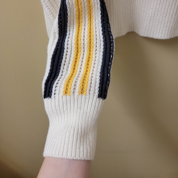 Abercrombie & Fitch Logo Sweater Size Small - Picture 3 of 6